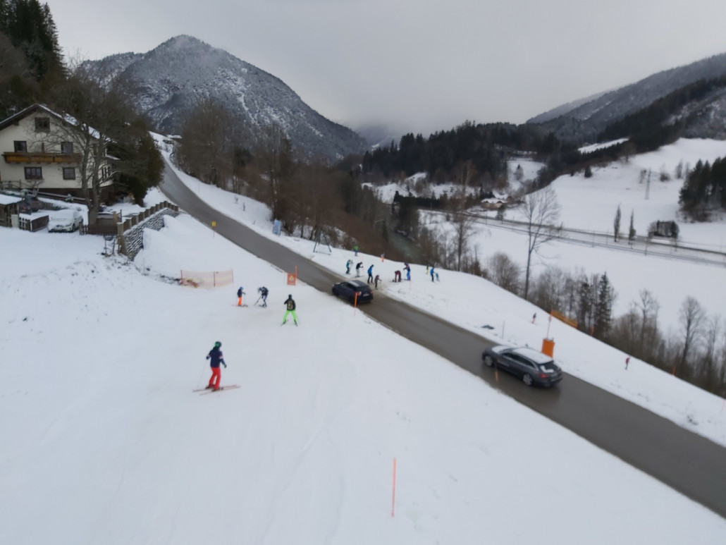 In der DSB hoch zur Reiteralm. Über die Straße springen geht hier leider nicht.