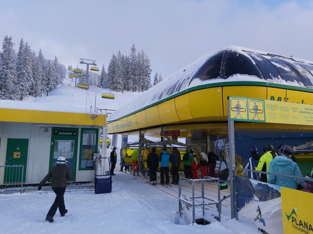 Die Märchenwiese musste auch noch sein, jedoch blieb es hier bei einer Fahrt. Die Bahn selber Schaufelt aber gut was weg.
