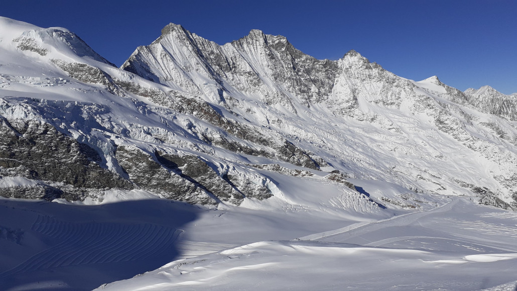 Blick vom Mittelallalin Richtung Alphubel und Mischabelgruppe