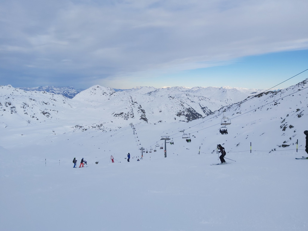Viele kleine Wellen besonders im Flachen, die man nun schlechter sieht.