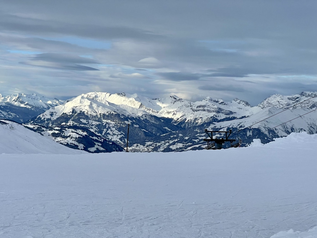 Wetter, nicht nur in der Ferne, besser als gedacht. Allerdings mit -8C bis -11C sehr kalt.