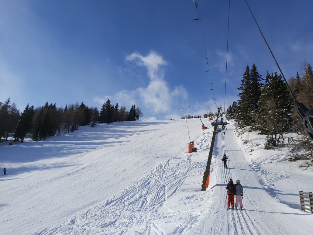 Im Freiburglift mit noch wunderbaren Pisten. Besonders die Wellen bei den Lanzen luden zu weiten Sprüngen ein.