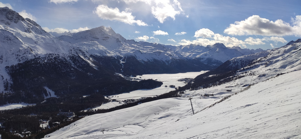 Blick zum Corvatsch, der Silvaplaner See ist jetzt zugefroren