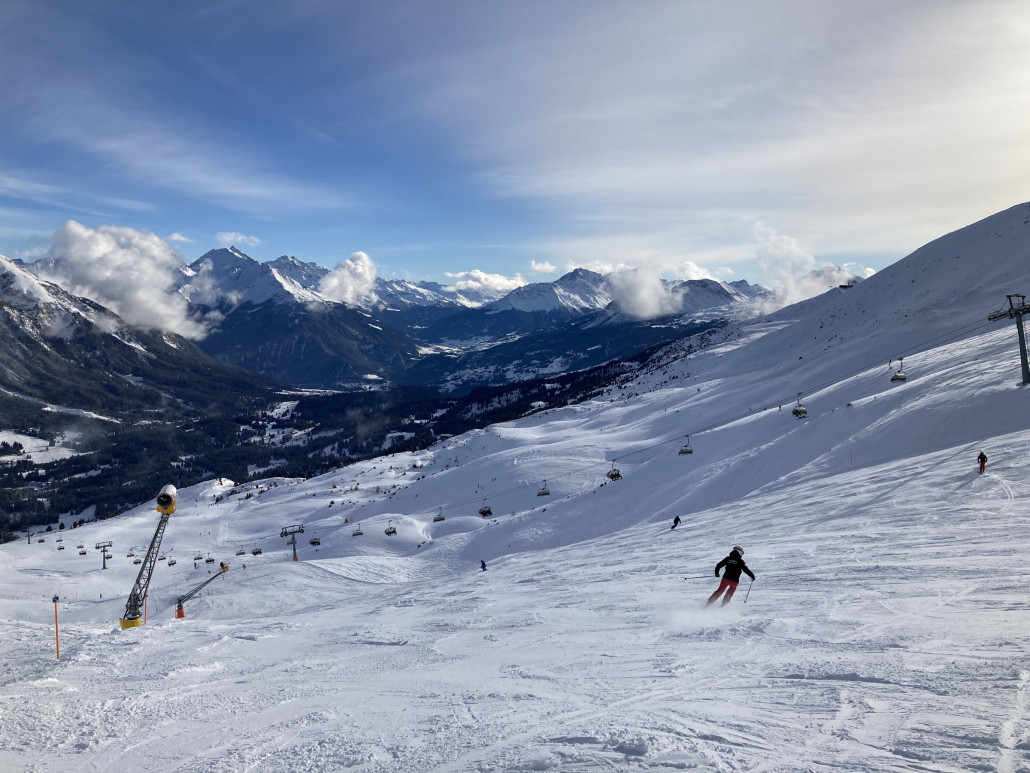 60a. Trotz der vielen Leute verhältnismässig wenig zerfahren. Die Pisten in diesem Bereich deutlich härter als im Stätz.