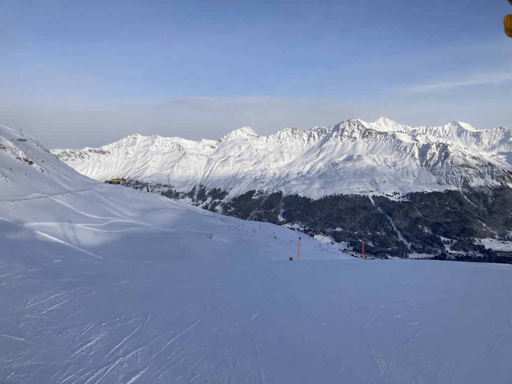 Eindrücklich, was ein bisschen Neuschnee ausmachen kann: Die Ostseite wirkt wieder richtig winterlich.
