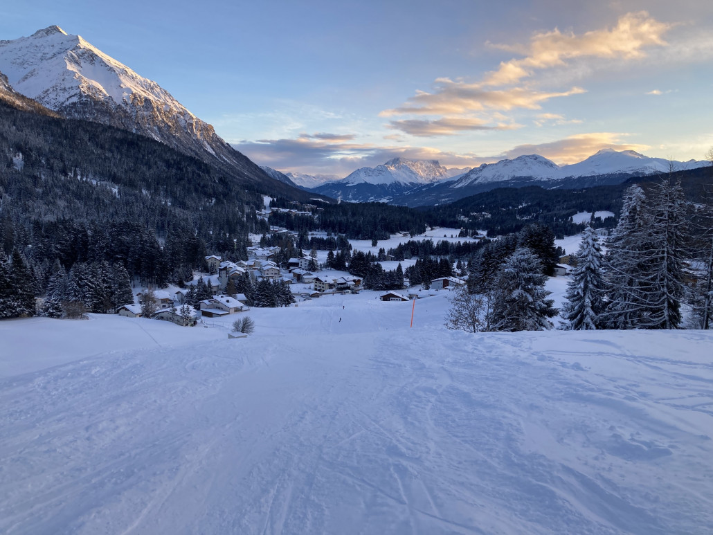 Piste 76: Talabfahrt Valbella mit Blick auf den Heidsee. Nachdem der See letzte Woche geschlossen werden musste, ist er jetzt wieder begehbar.