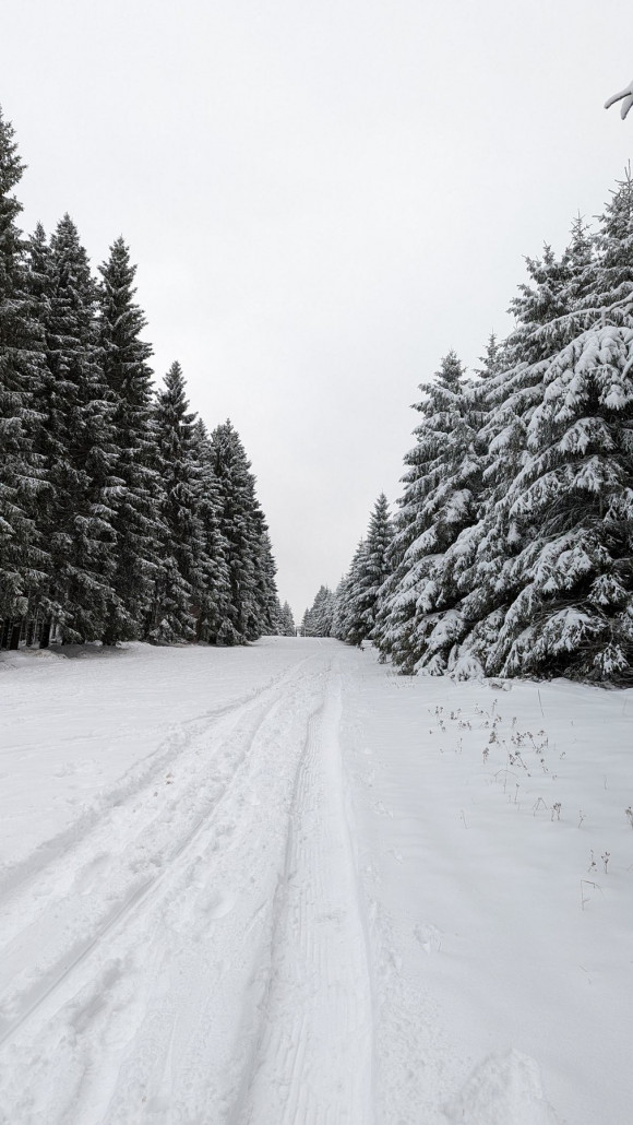 Im oberen Flachstück reicht der Schnee locker.