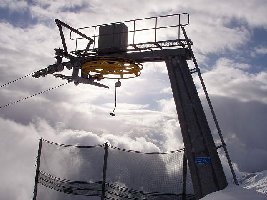 Der Pipelift bedient eine kleine Übungspiste sowie die Megapipe (Wie es der Name schon sagt. Hat einen Totpunktaustieg