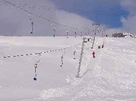 Craplift Totale. Ganz Nett für die Ersten Schwünge. War ganz überrascht wie schnell die neuen Ski beschleunigen. ;-)