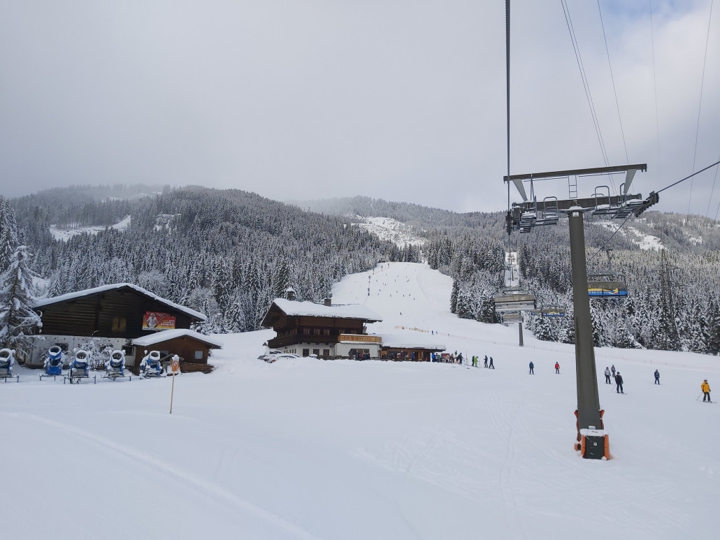 Jetzt folgen viele Liftfahrten. 3 mal Sechser und dann eine Abfahrt nach Kleinarl.