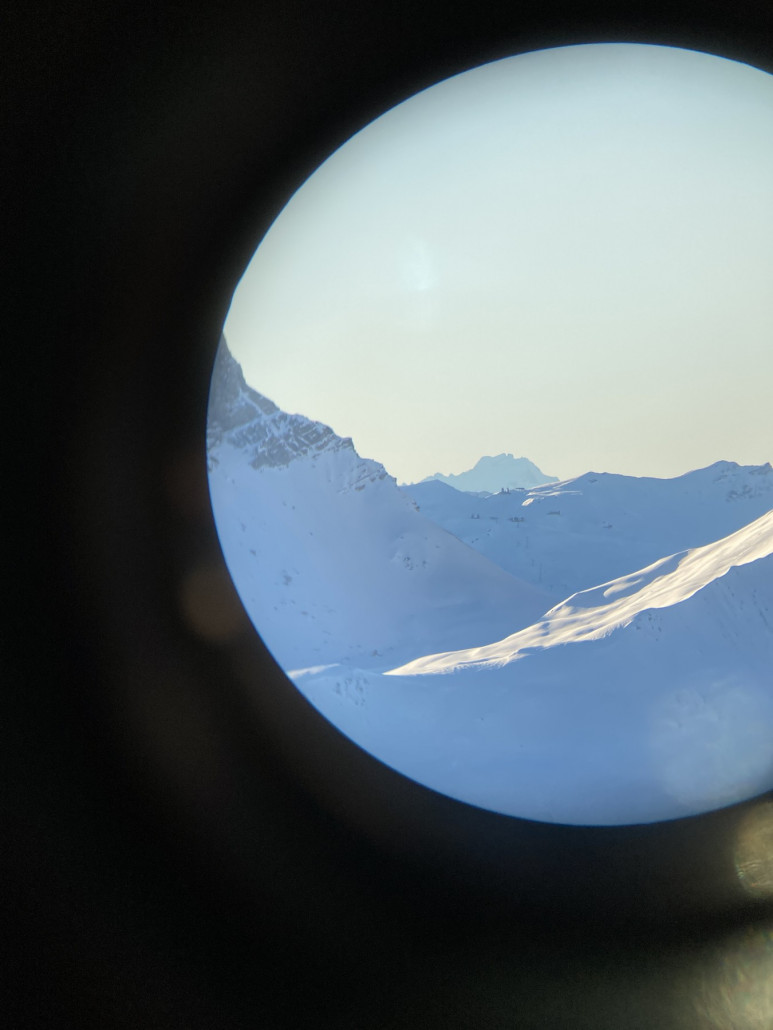 Hörnliexpress, Sesselbahn Hörnli und die Urdenbahn sind zu erahnen.