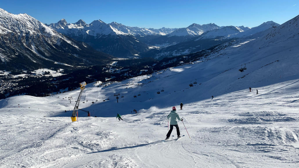 Rückweg... Lavoz-Piste... Au weia. Das Foto zeigt nicht annähernd, WIE HOCH die Hügel waren... So hoch wie der Unterarm lang? Mindestens. Und die Sicht war um die Zeit (14:35 Uhr) natürlich auch nicht mehr annähernd ideal. Die Sonne stand bereits zu tief.