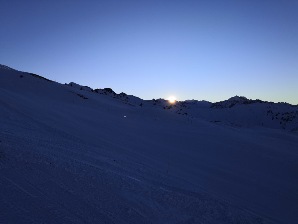 Bei der darauffolgenden Bergfahrt zeigt sich die Sonne dann erstmals.