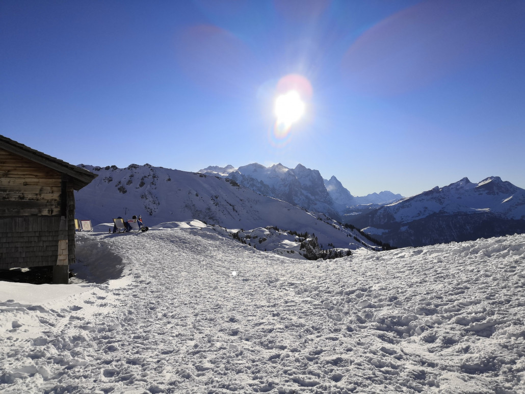 Toll am Hasliberg ist, dass die Bergrestaurants selbst im Januar lange an der Sonne sind.