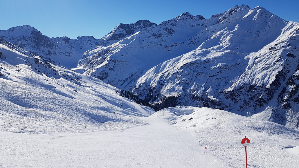 In Damüls und vielen anderen Skigebieten an diesem sonnigen Sonntag sicher extrem viel los, hier hat man hingegen genug Platz ;)