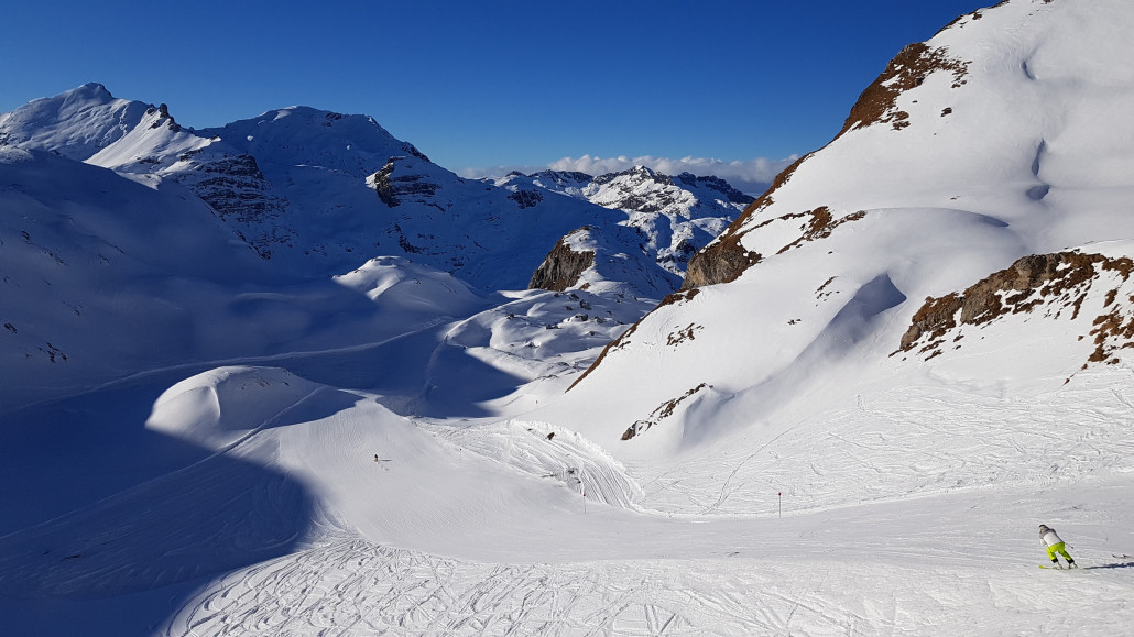 Madloch extrem eisig und immer wieder steinig. Rinderhütte und Gelände unten hingegen nicht zu hohe, pulvrige Buckelpiste :)