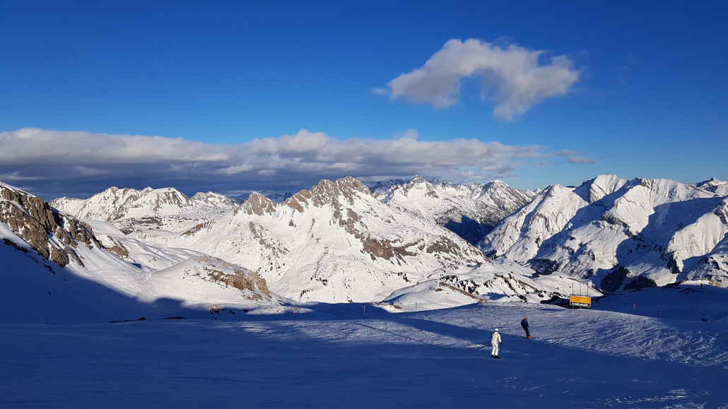 Oben am Steinmähder. Hinten ziehen schon die dicken Wolken auf (um 17:30 dann starker Schneefall von Warth bis Schoppernau)