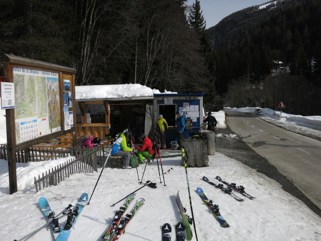 Raclette, Bustickets und Haltestelle