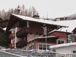 Top Lage, direkte Ortsmitte an der Kirche und wenn das Winterskigebiet offen ist, Talabfahrt direkt zum Haus und zum Apres-Ski ;-)      (26.11.)