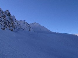 Blick zur Bergstation Schwarze Schneid, noch blauer kann der Himmel nicht sein (27.11.)