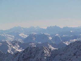 Von der Schwarzen Schneid: Blick zu den Dolomiten - müsste der Rosengarten sein (01.12.)
