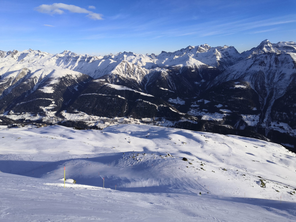 Die gelbe Routw nach dem unbeleuchteten Skitunnel ist glatt, wurde aber kürzlich präpariert.