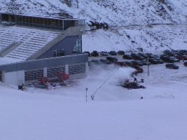 Am Gletscherstadion beschneite man seit zwei Tagen - wofür eigentlich ??? (02.12.)
