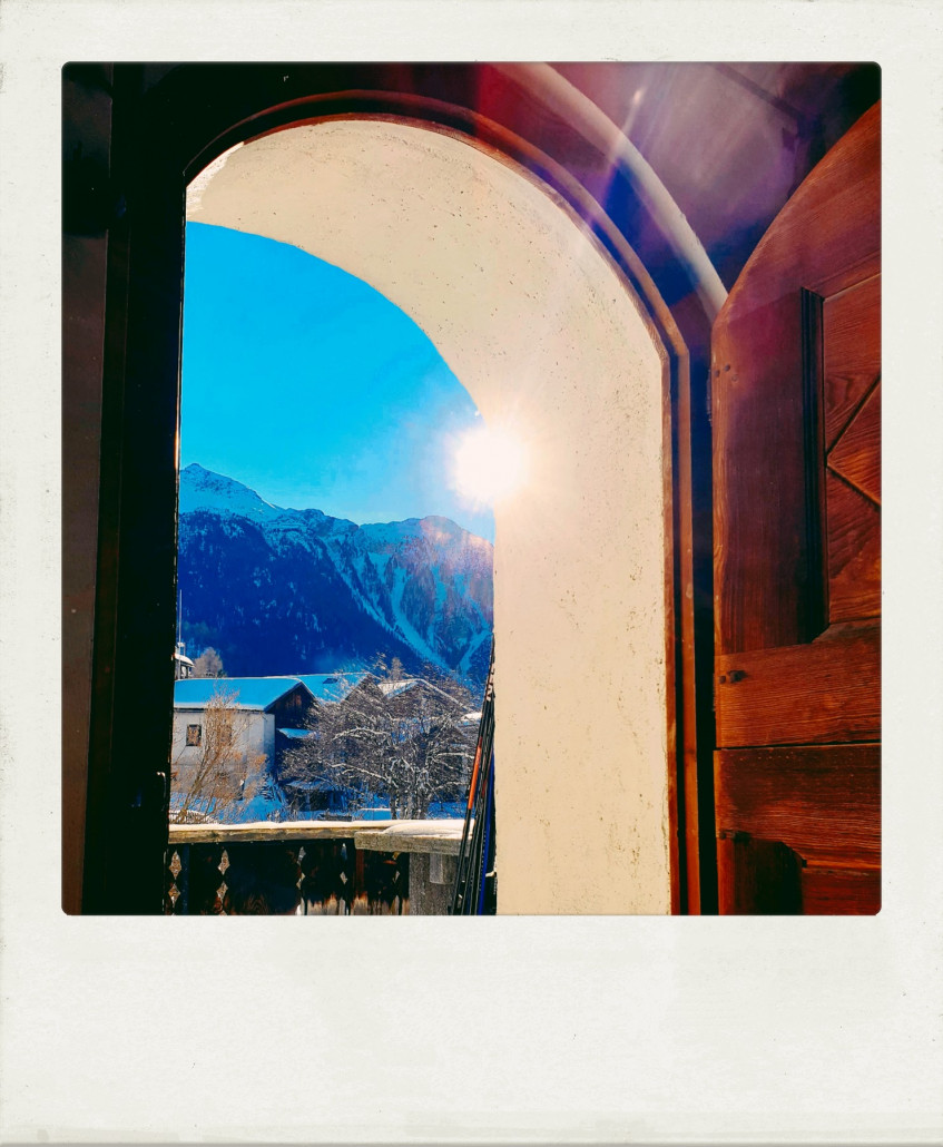 Nach dem Brötchen holen blitzelt sie dann hinter dem Berg hervor.