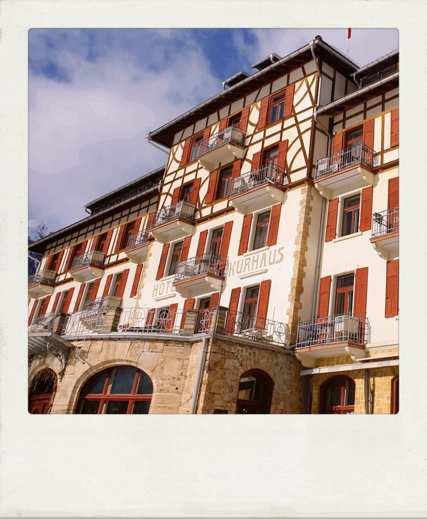 Tags darauf kommen meine Eltern dazu und wir zeigen erstmal zu Fuß den Ort. Hier das Kurhaus von Nahem...