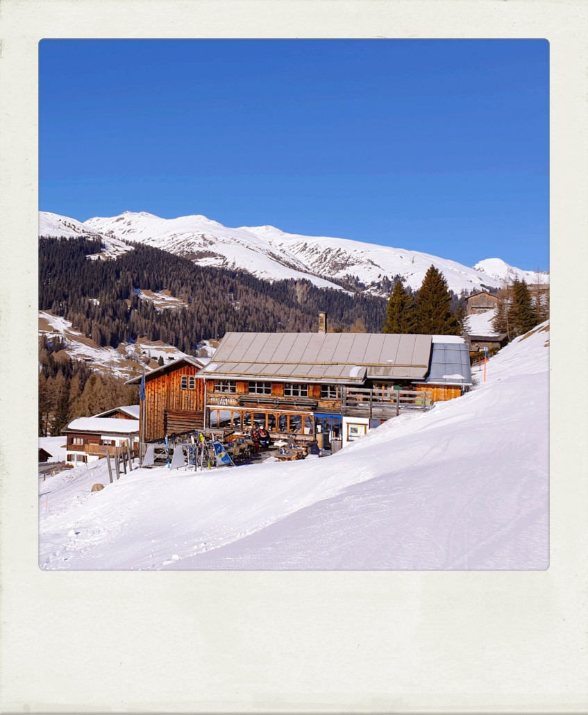Und da sind wir auch schon. Toll gelegene Hütte, leckeres Essen, schöner Blick und ruhig :)