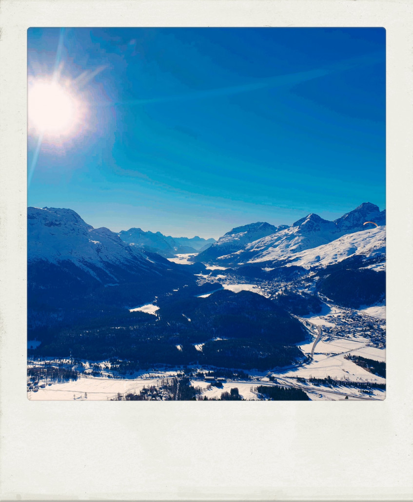 Wunderschön schweift der Blick über das Engadin. Kaffee und Kuchen in den dort aufgestellten Strandkörben (hat die Schweiz die für sich entdeckt? Früher gabs die nicht!) :D