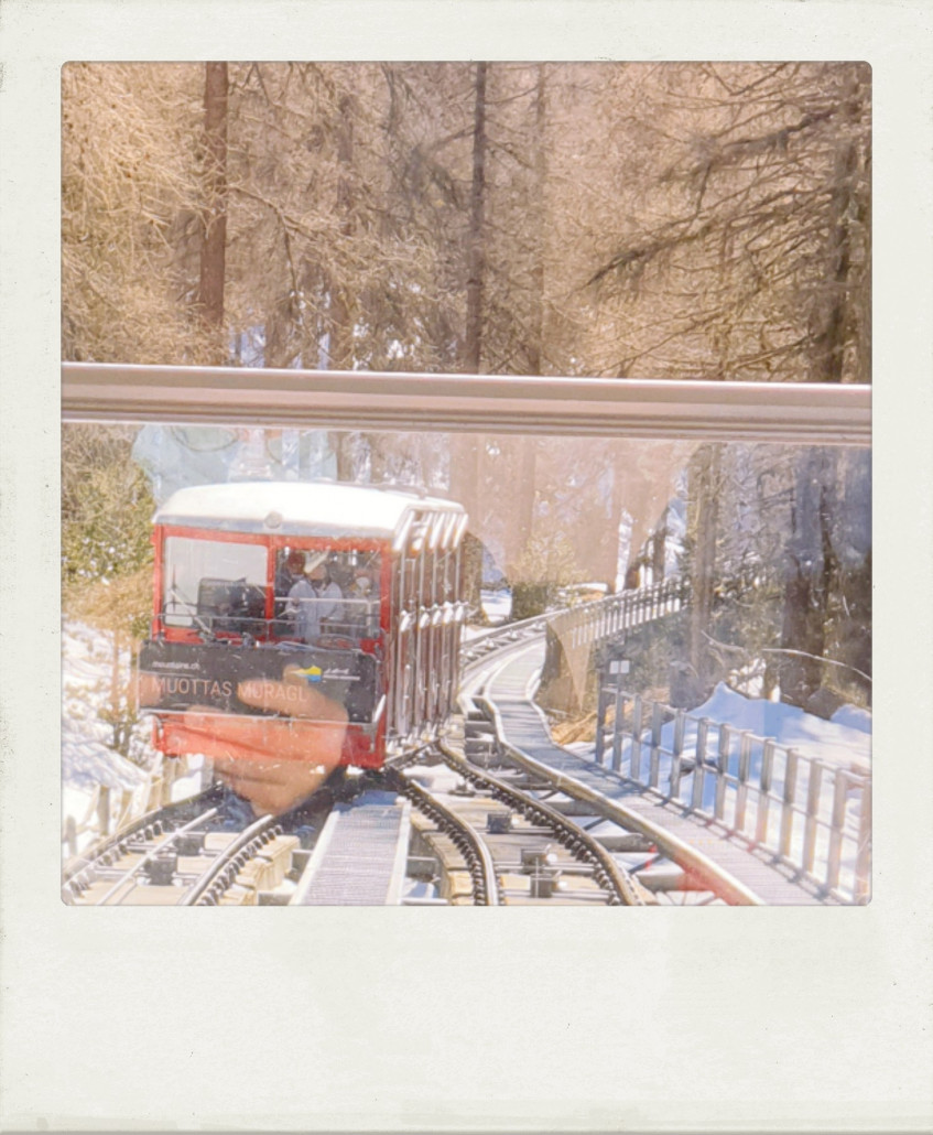 Talfahrt mit entgegenkommender Bahn.