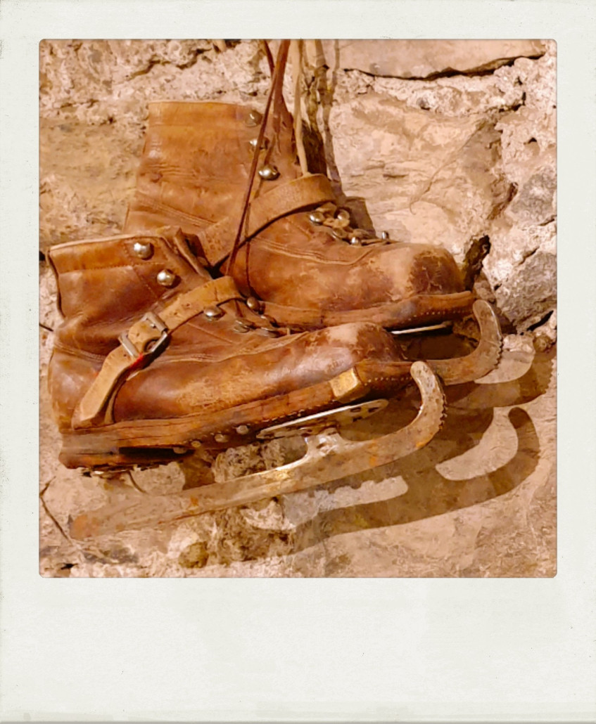 Es gibt übrigens auch eine Eisbahn in Bergün beim Kurhaus, ob man mit diesen schicken Schuhen eine Runde drehen könnte?