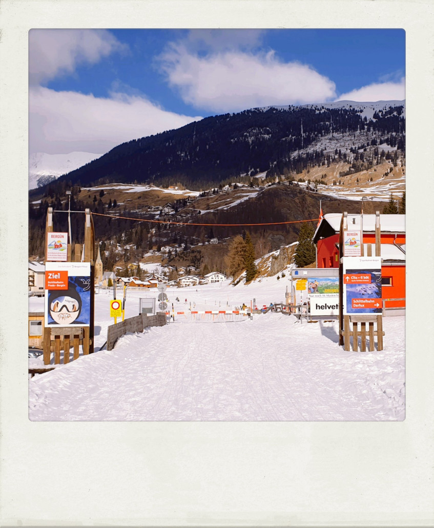 Die Schlittelbahn endet an der Darlux-Sesselbahn. Wir entscheiden uns, auch die Schlittelbahn Darlux noch mitzunehmen.