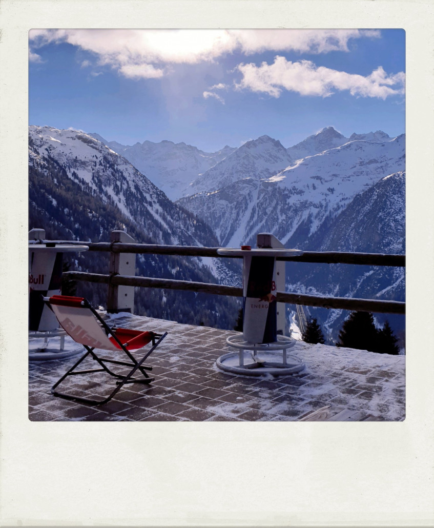 Im Restaurant La Diala. Gleicht leider einer Autobahnraststätte, weshalb wir immer die Terrasse vorziehen.