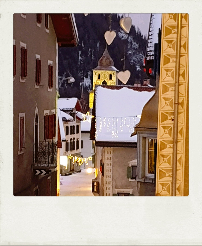 Auch abends machen die Eisherzen und der Turm was her.