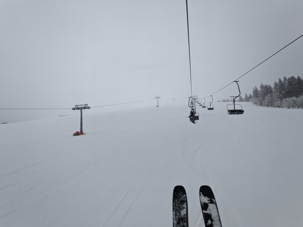 Am Seebuck immerhin der 2er in Betrieb. Morgens hieß es wohl noch das nur die Resi Lifte laufen werden