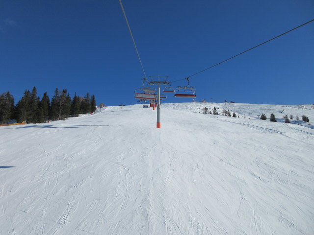 6-CLD Bärnbiss, darunter die Bärnbissabfahrt, rechts im Hintergrund der 6-CLD Gipfel "Skyliner"