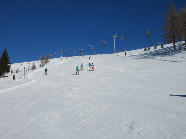 Gipfelabfahrt, darüber der 4-CLD-B Gipfel