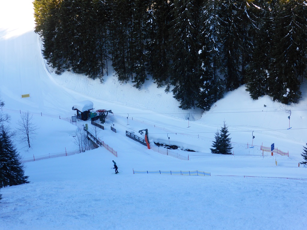 die Talstation vom Halsegglift liegt in einer kleinen Senke.