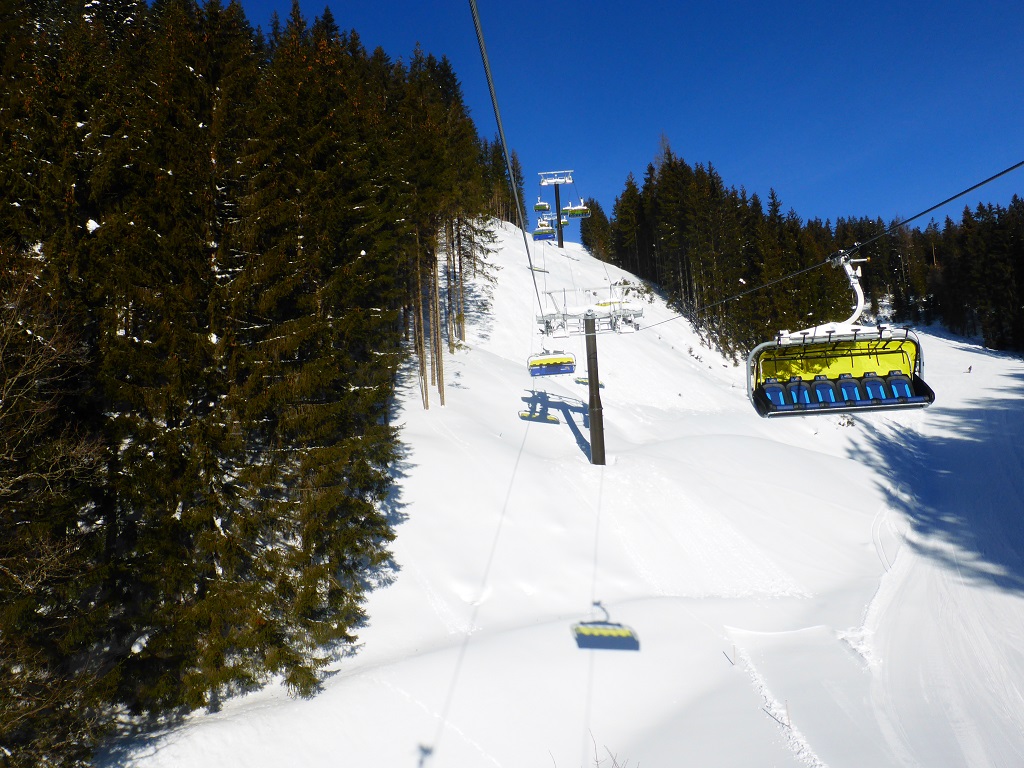 in der neuen Sechsersesselbahn