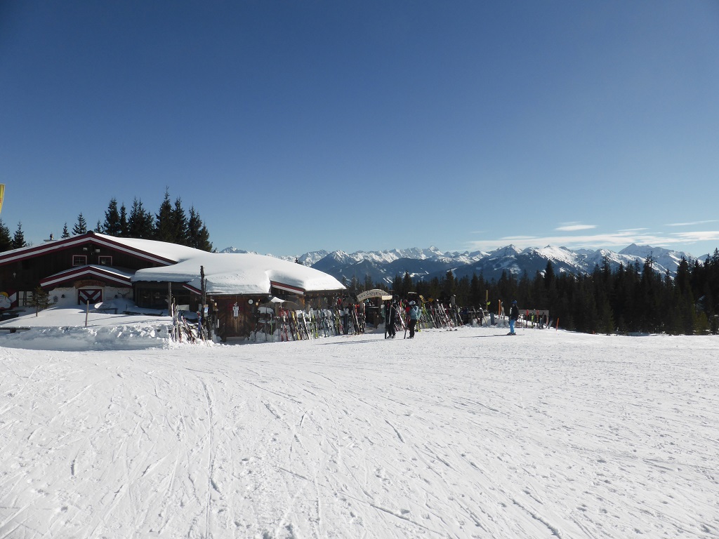 die Schörgi-Alm mit Panorama