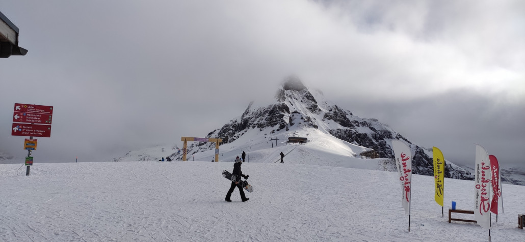 Lauberhorn mit Aufhellungen am Nachmittag
