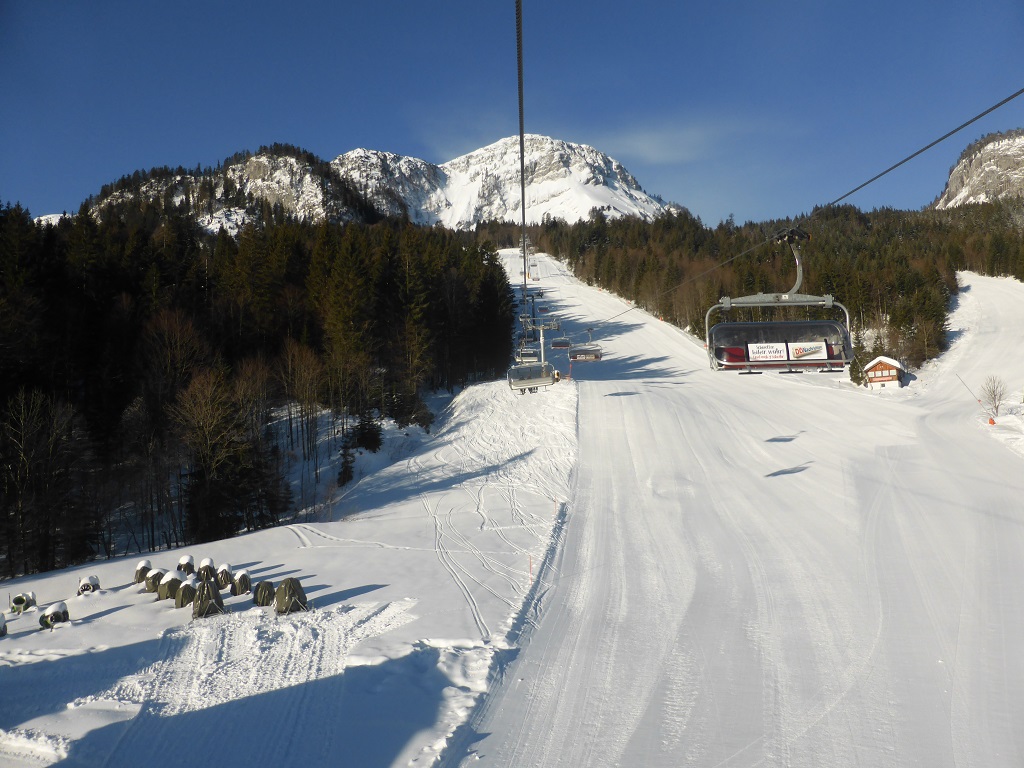 Start im Sandling-Jet. An der Sandlingseite des Gebiets sind die Pisten meist etwas härter. So auch heute.