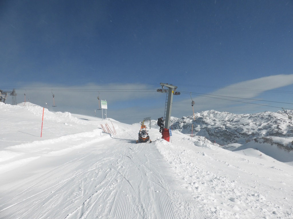 der Sonnleitenschlepper stand einige Zeit. Aber Hilfe war schnell da, dann ging es wieder weiter