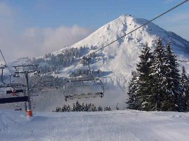 01 Filzbodenbahn und Hohe Salve.jpg