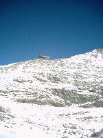 Mannheimerhütte, der Gletscher soll mal bis ca 20 m unter die Hütte gereicht haben (Höhe der Hütte 2579 erbaut 1905)
