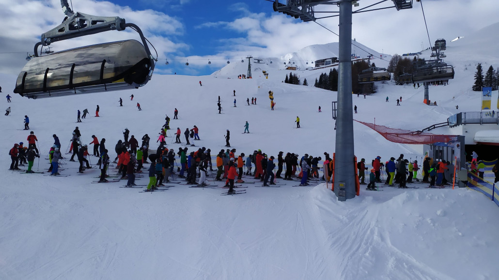 Warteschlange an der Planseggbahn