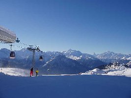 Moosfluh Bergstation mit Blick Richtung Dom und Matterhorn