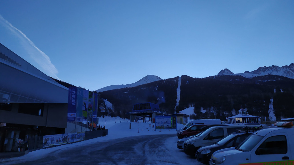 Nauders am morgen im Schatten